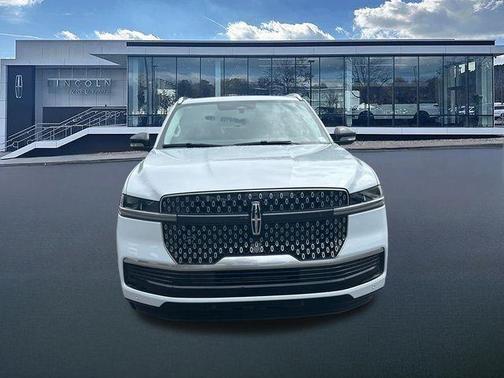 Crystal White Metallic 2026 Lincoln Navigator Reserve