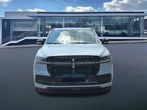 Gray Mist Metallic 2027 Lincoln Navigator Reserve