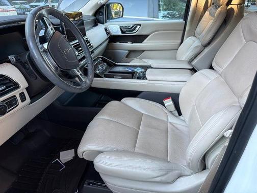 White 2021 Lincoln Navigator Reserve