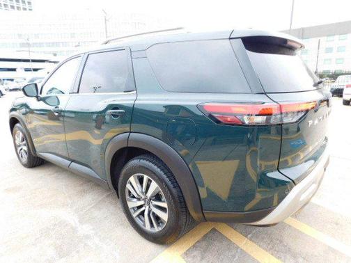 2025 Nissan Pathfinder SL FWD