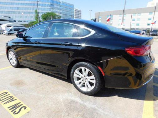 2017 Chrysler 200 Limited