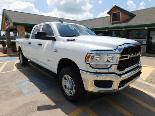 2022 RAM 3500 Tradesman 4x4 Crew Cab 8' Box