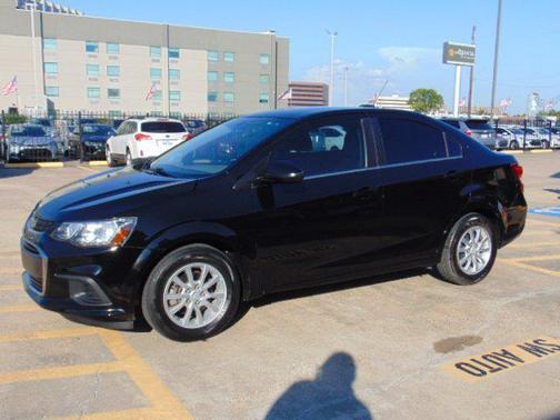 2020 Chevrolet Sonic FWD Sedan LT