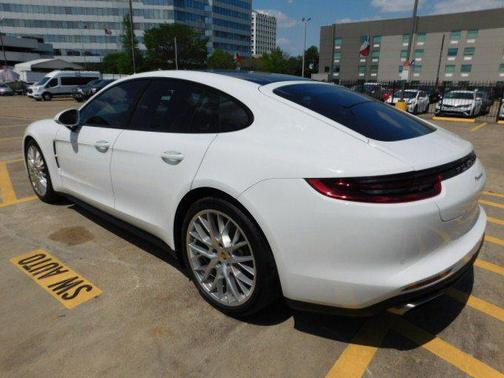 2018 Porsche Panamera Turbo