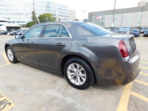 2021 Chrysler 300 Touring