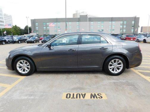 2021 Chrysler 300 Touring