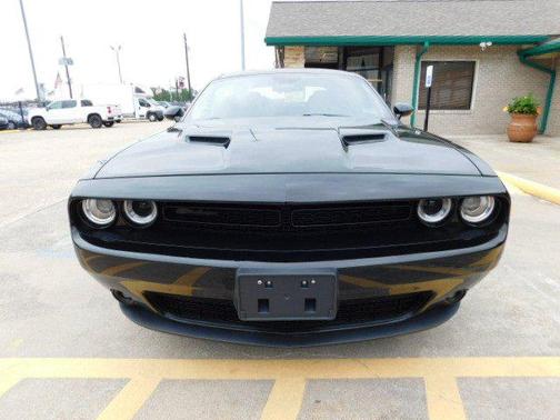 Pitch Black Clearcoat 2022 Dodge Challenger SXT RWD