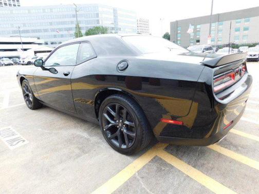 Pitch Black Clearcoat 2022 Dodge Challenger SXT RWD