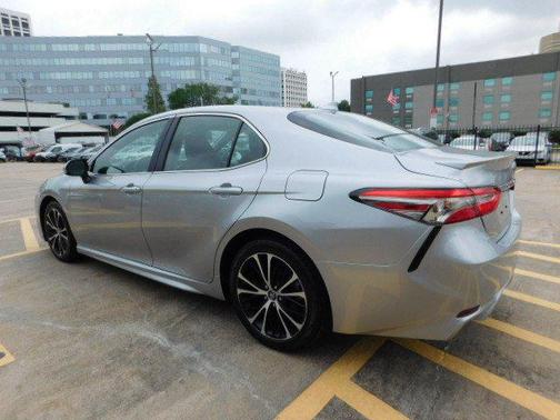 Celestial Silver Metallic 2019 Toyota Camry SE Auto (Natl)