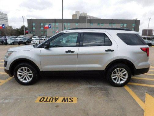 2017 Ford Explorer Base