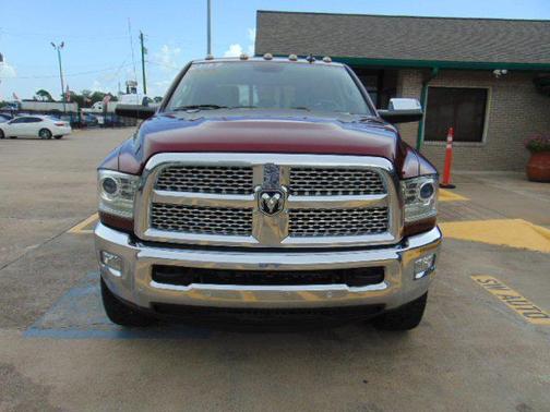 2017 RAM 3500 Laramie Crew Cab 4x4 8' Box