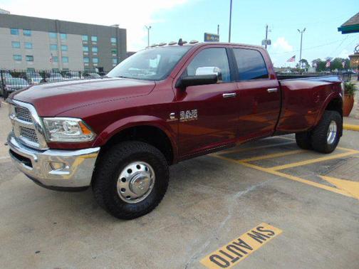 2017 RAM 3500 Laramie Crew Cab 4x4 8' Box