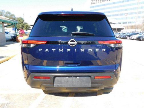 2022 Nissan Pathfinder S 2WD