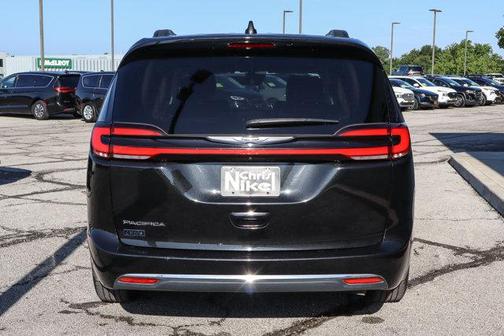 2022 Chrysler Pacifica Touring-L