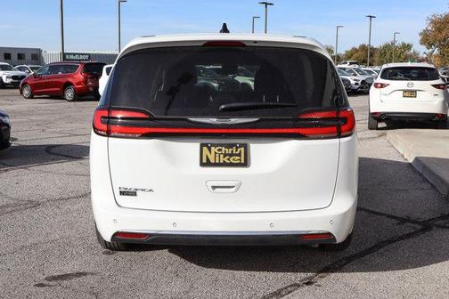 2023 Chrysler Pacifica Touring-L