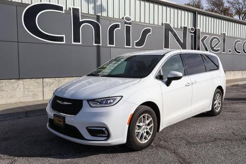 2023 Chrysler Pacifica Touring-L