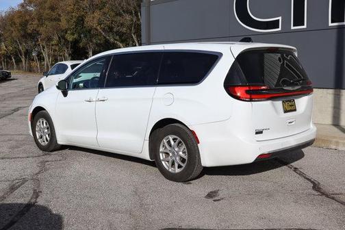 2023 Chrysler Pacifica Touring-L