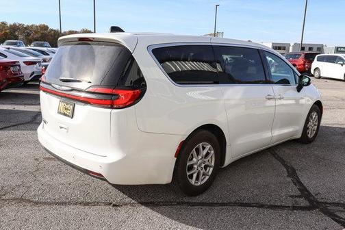 2023 Chrysler Pacifica Touring-L