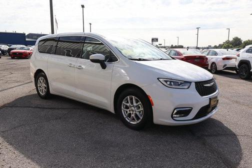 2023 Chrysler Pacifica Touring-L