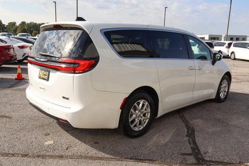 2023 Chrysler Pacifica Touring-L