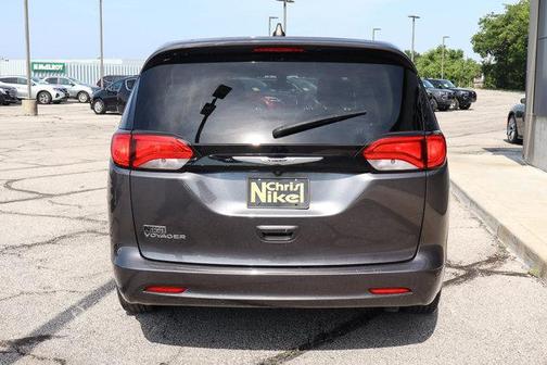 2022 Chrysler Voyager LX