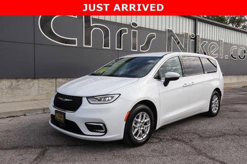 2023 Chrysler Pacifica Touring-L