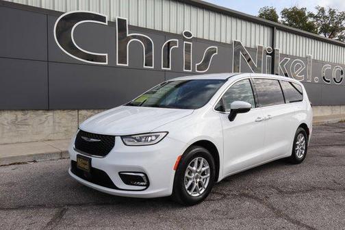 2023 Chrysler Pacifica Touring-L