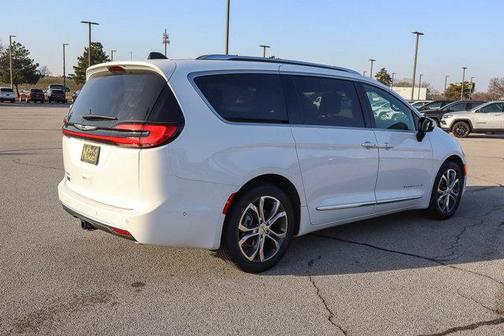 2025 Chrysler Pacifica Pinnacle