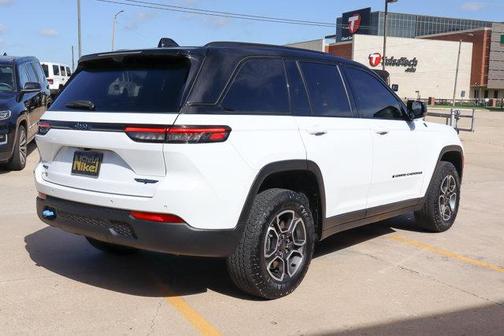 2022 Jeep Grand Cherokee 4xe Trailhawk