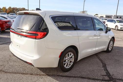 2023 Chrysler Pacifica Touring-L