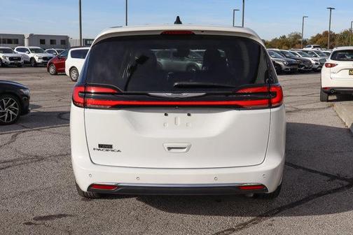 2023 Chrysler Pacifica Touring-L