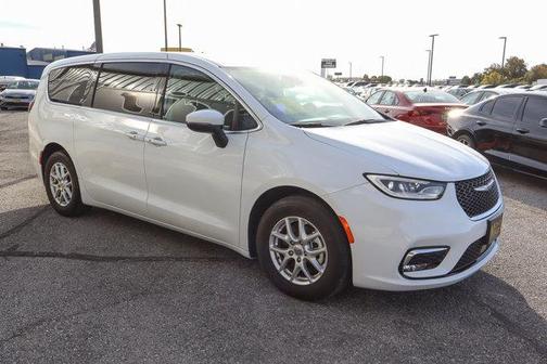 2023 Chrysler Pacifica Touring-L