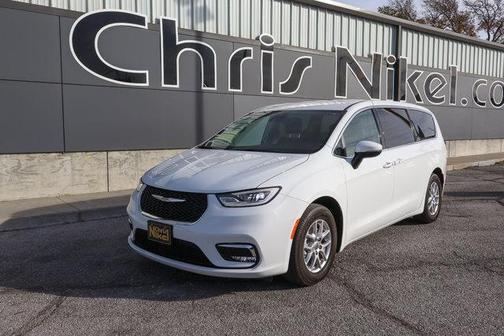 2023 Chrysler Pacifica Touring-L