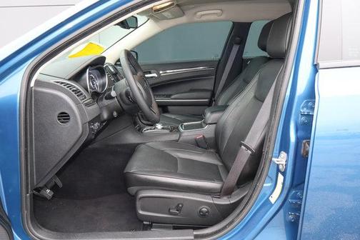 2022 Chrysler 300 Touring L
