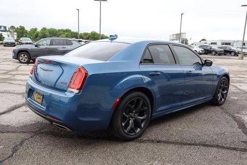 2022 Chrysler 300 Touring L