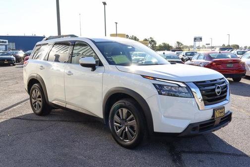 2025 Nissan Pathfinder SV