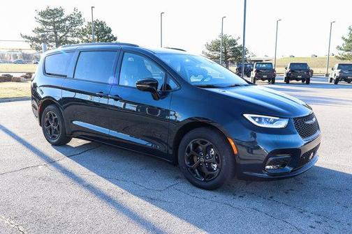 2025 Chrysler Pacifica Hybrid Select
