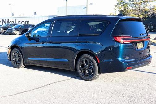 2025 Chrysler Pacifica Hybrid Select