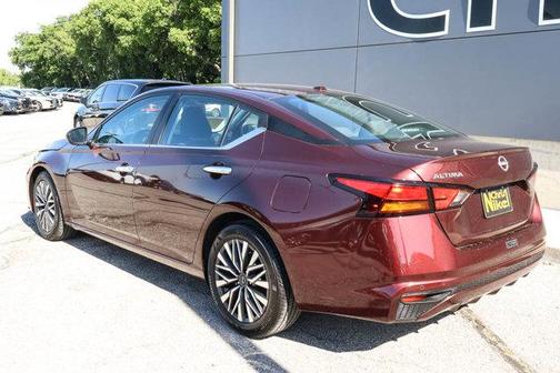 Garnet Pearl 2024 Nissan Altima 2.5 SV