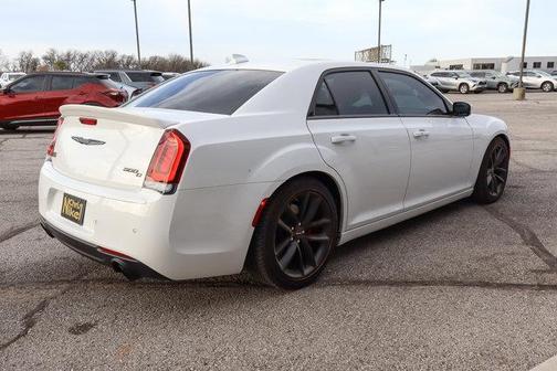 2023 Chrysler 300 300C