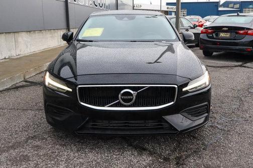 2020 Volvo S60 T6 Momentum