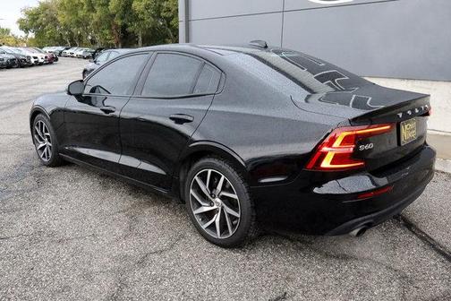 2020 Volvo S60 T6 Momentum