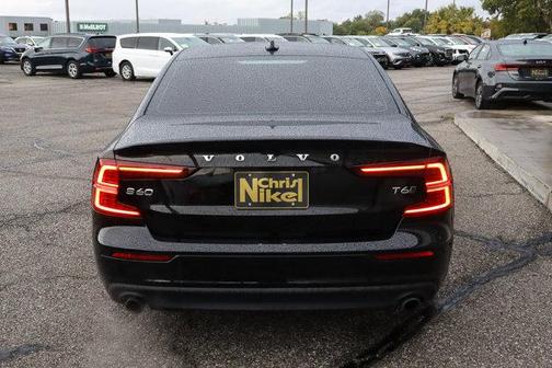 2020 Volvo S60 T6 Momentum