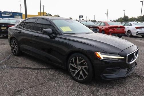 2020 Volvo S60 T6 Momentum