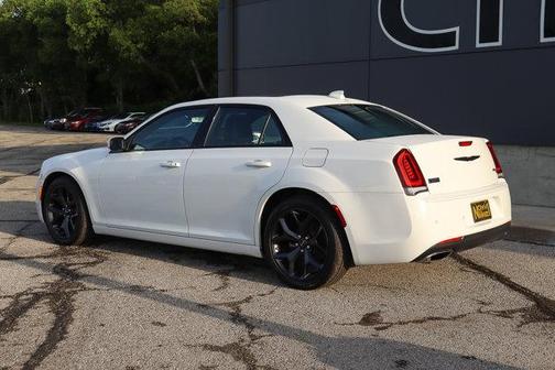2023 Chrysler 300 S