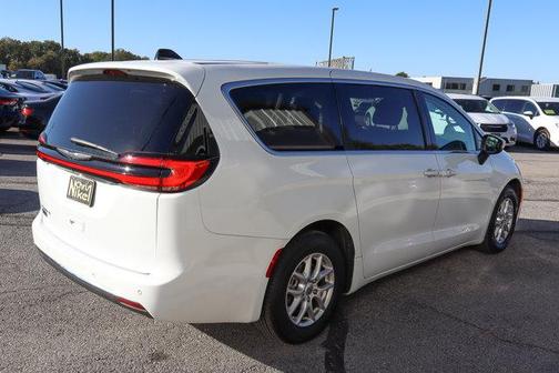 2023 Chrysler Pacifica Touring-L