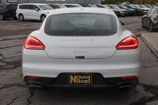 2016 Porsche Panamera Edition