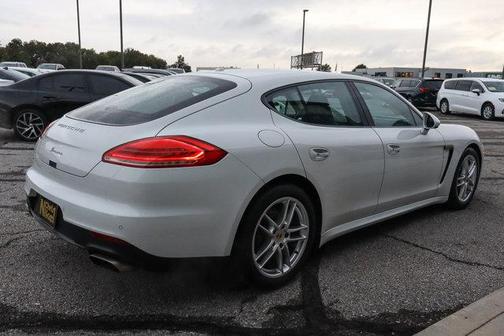 2016 Porsche Panamera Edition