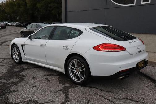 2016 Porsche Panamera Edition