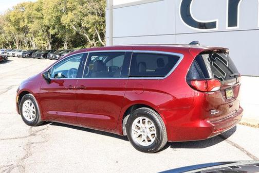 2021 Chrysler Voyager LX
